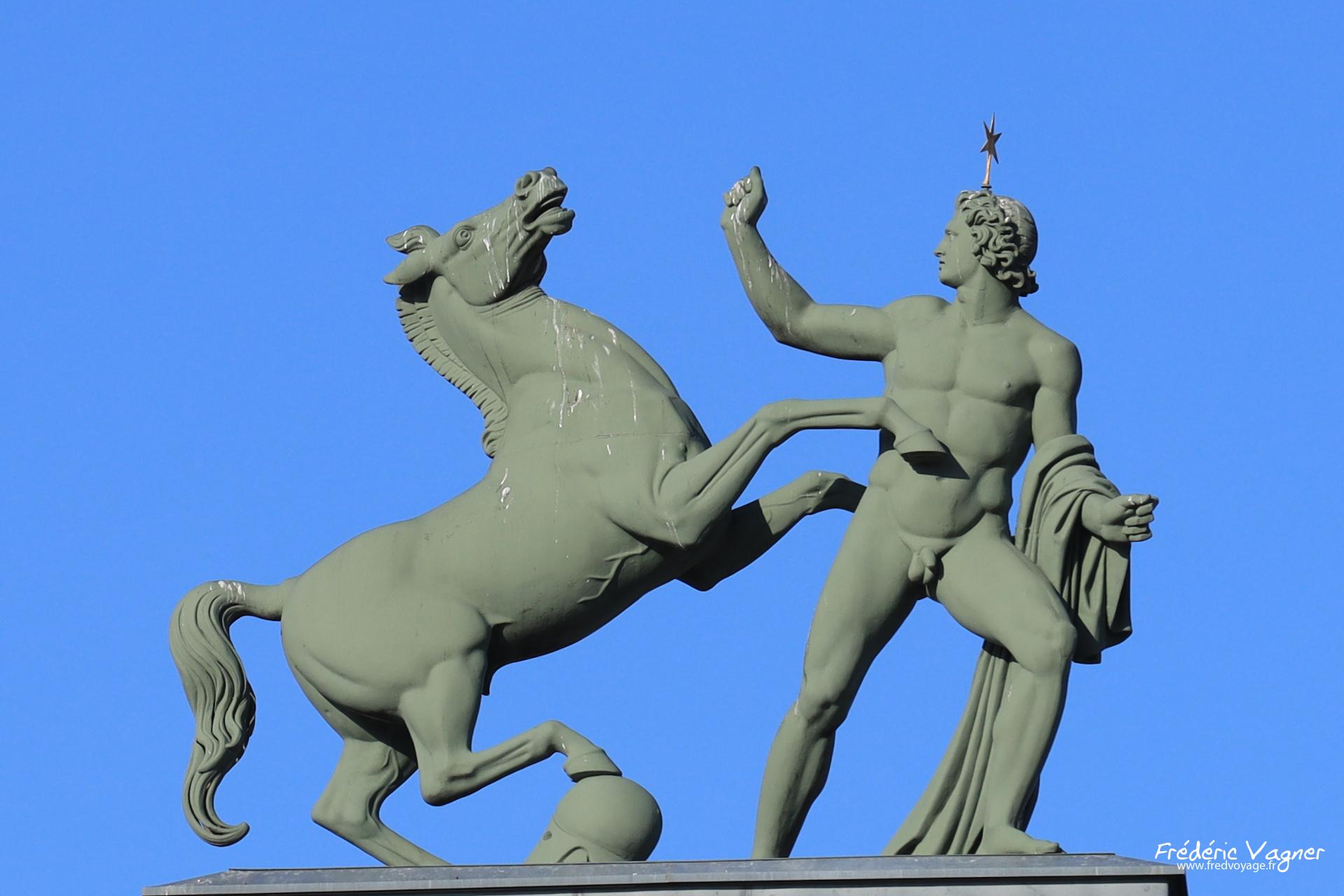 Altes Museum à gauche