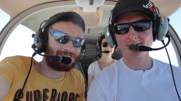 Raphaëlle, Sebastian et le pilote