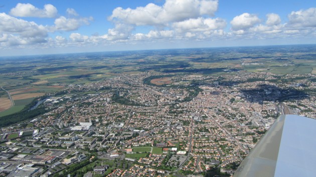 Niort vu d'avion au décollage