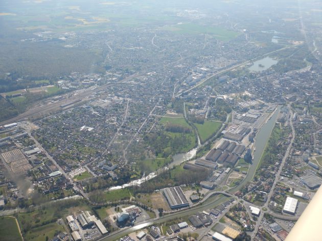 Montargis, Loiret, par avion